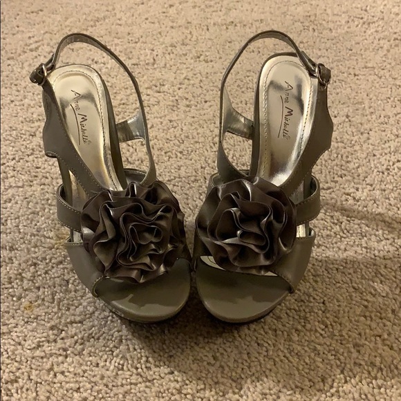 Platform heel silver/grey flower detail - Picture 1 of 8